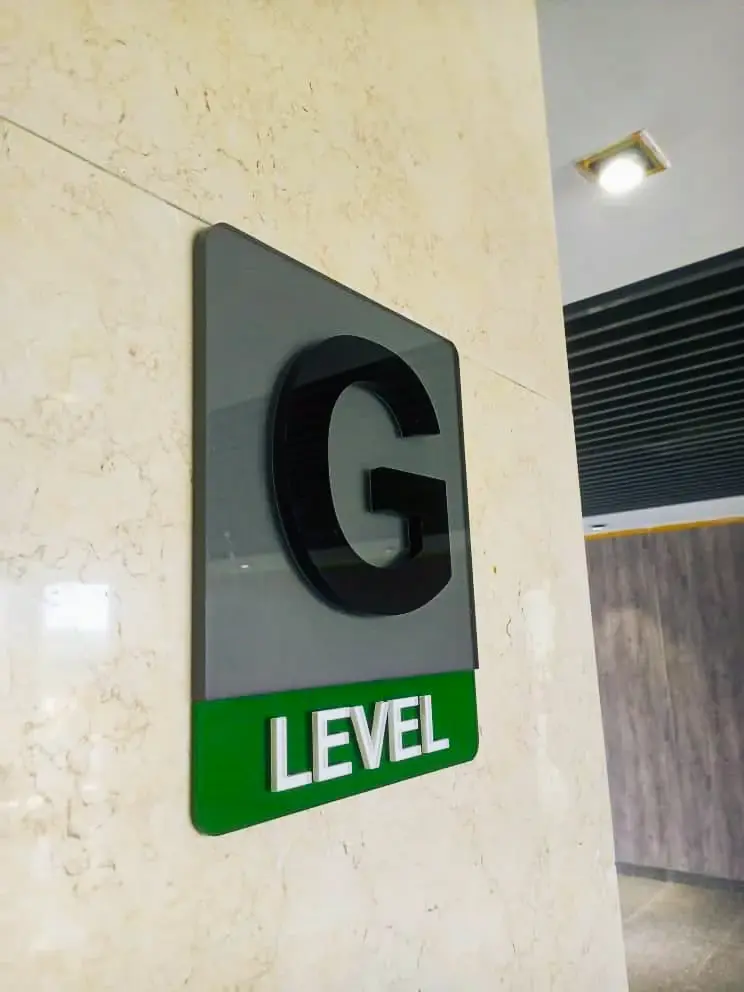 Level G directional sign
